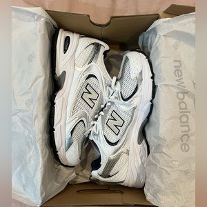 New Balance 530 White Silver Navy (Size 7.5 mens / 9 womens)